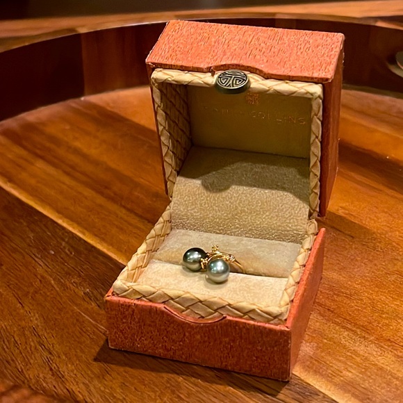 Talia Collins 2 Pearl Ring in Green & Eggplant with three shooting stars ! 6.5 - Picture 3 of 11